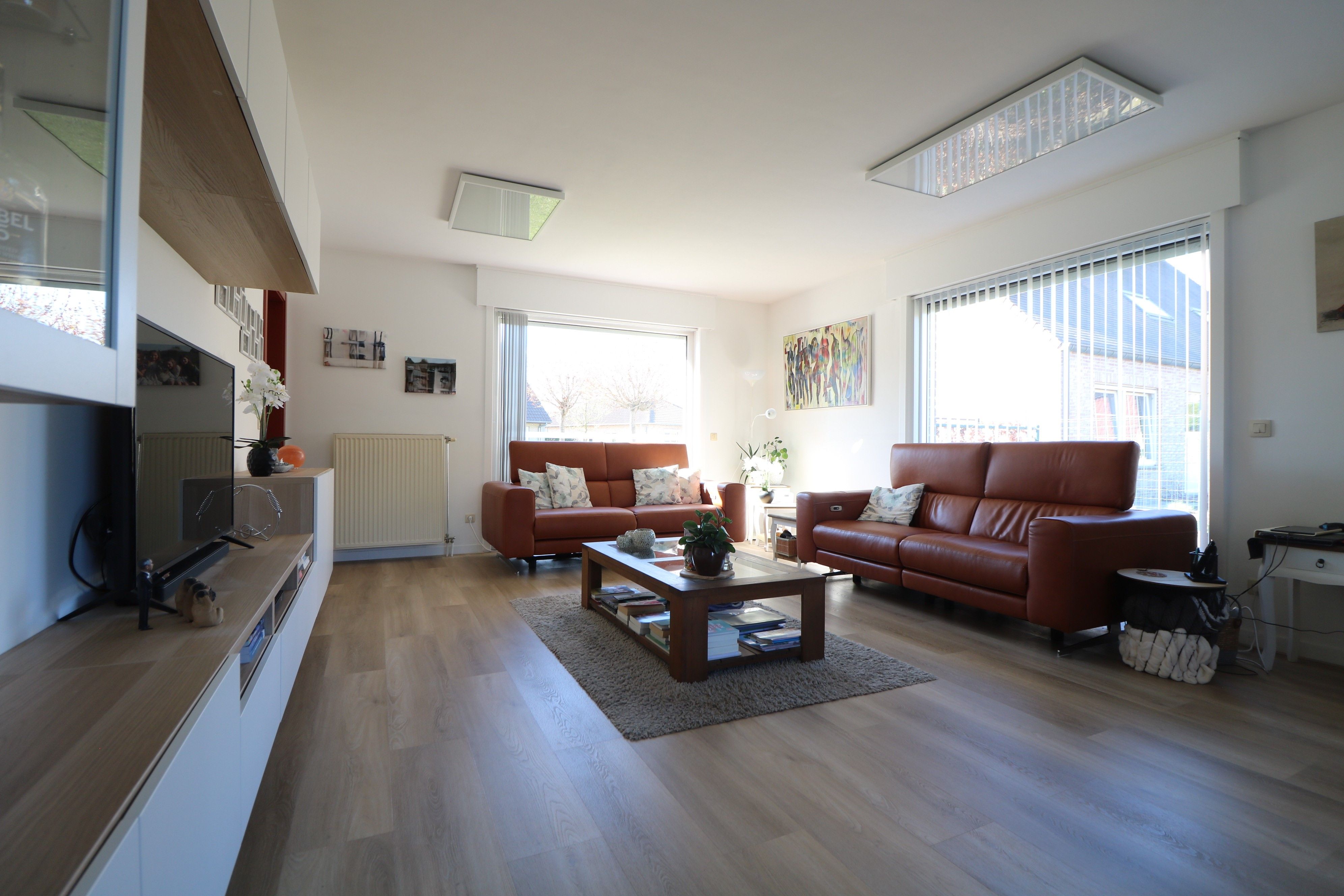 Instapklare, energiezuinige villa met ruime, zonnige tuin te Lissewege. foto {{pictureIndex}}
