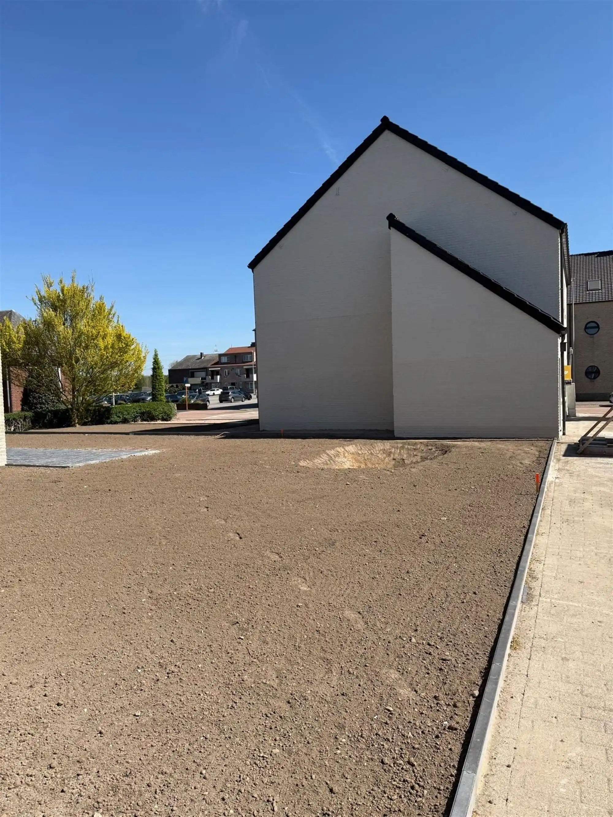 Ruime vrijstaande, te renoveren, woning op een rustige locatie in Voorshoven foto 8