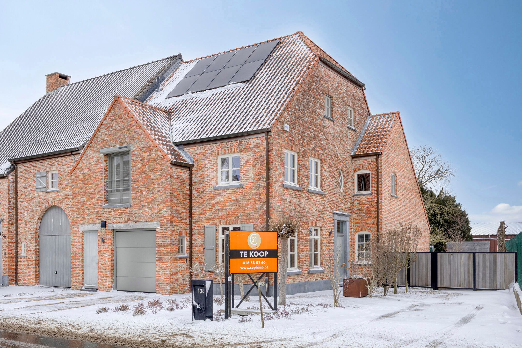 Zeer ruime Kwadraat-woning met 5 slaapkamers en 2 badkamers foto {{pictureIndex}}