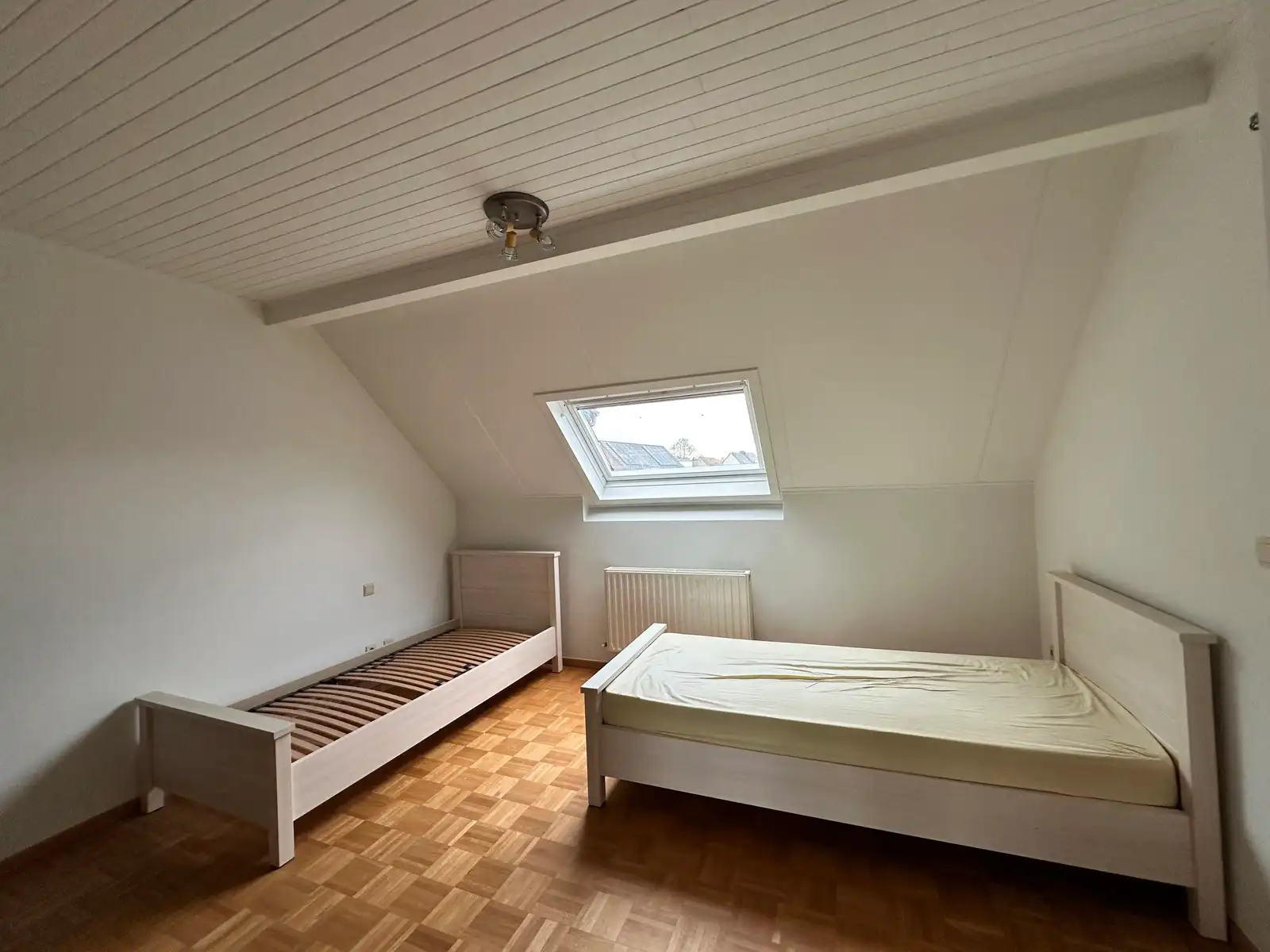 Gerenoveerde instapklare woning met tuin & terras & garages foto 28