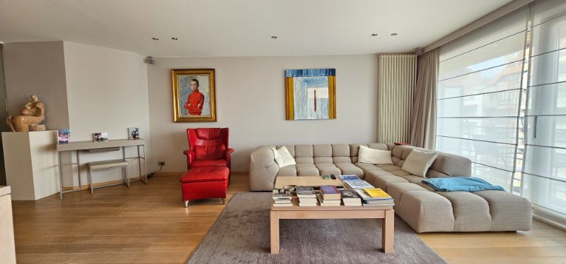 Stijvol gemeubeld appartement op de Lippenslaan te Knokke foto 2