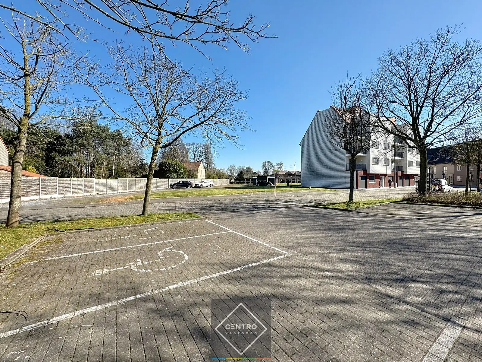 INVESTERING met 22 appartementen + aanpalend perceel projectgrond! foto 2