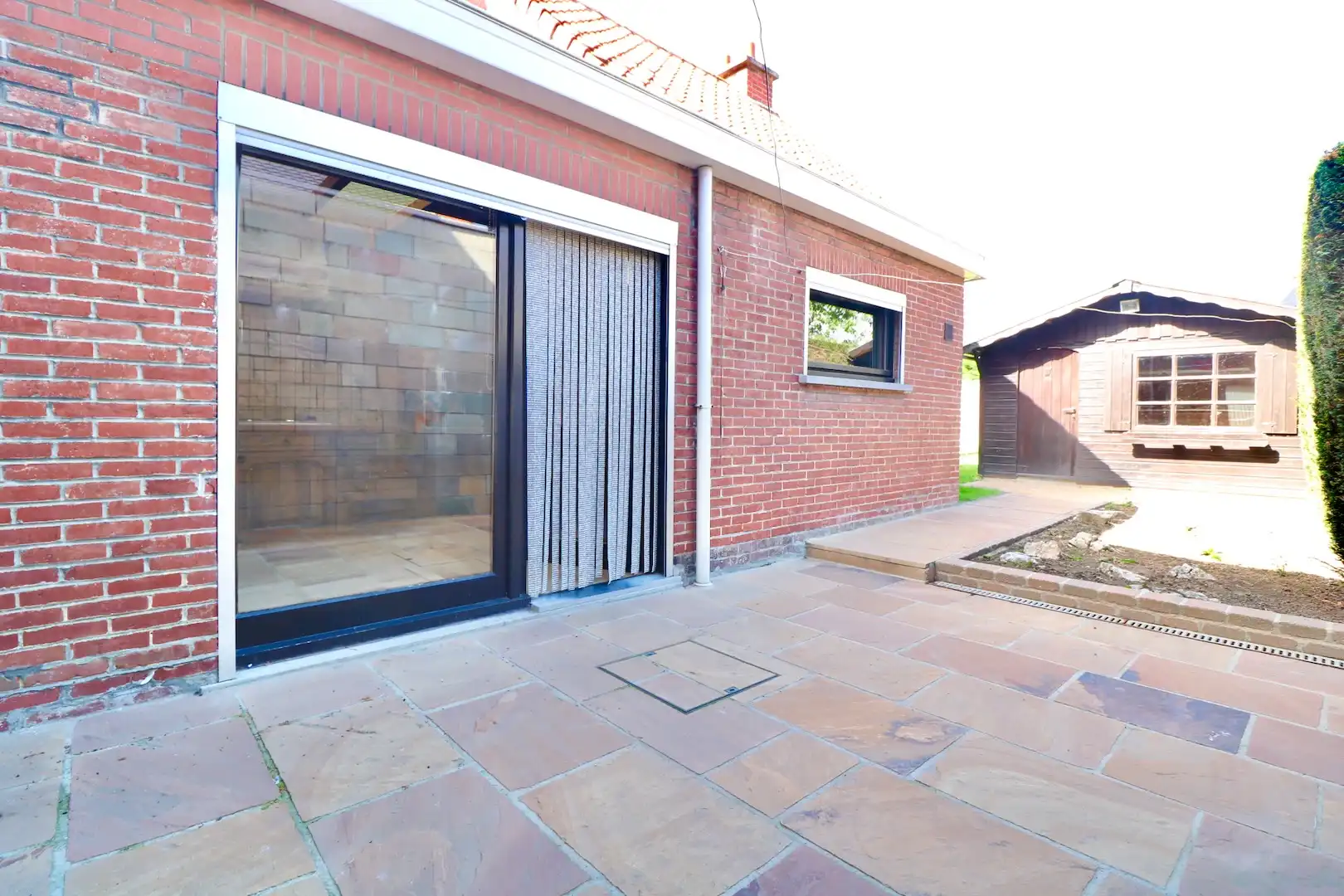 Goed onderhouden woning met tuin en garage in centrum Aalbeke. foto 7