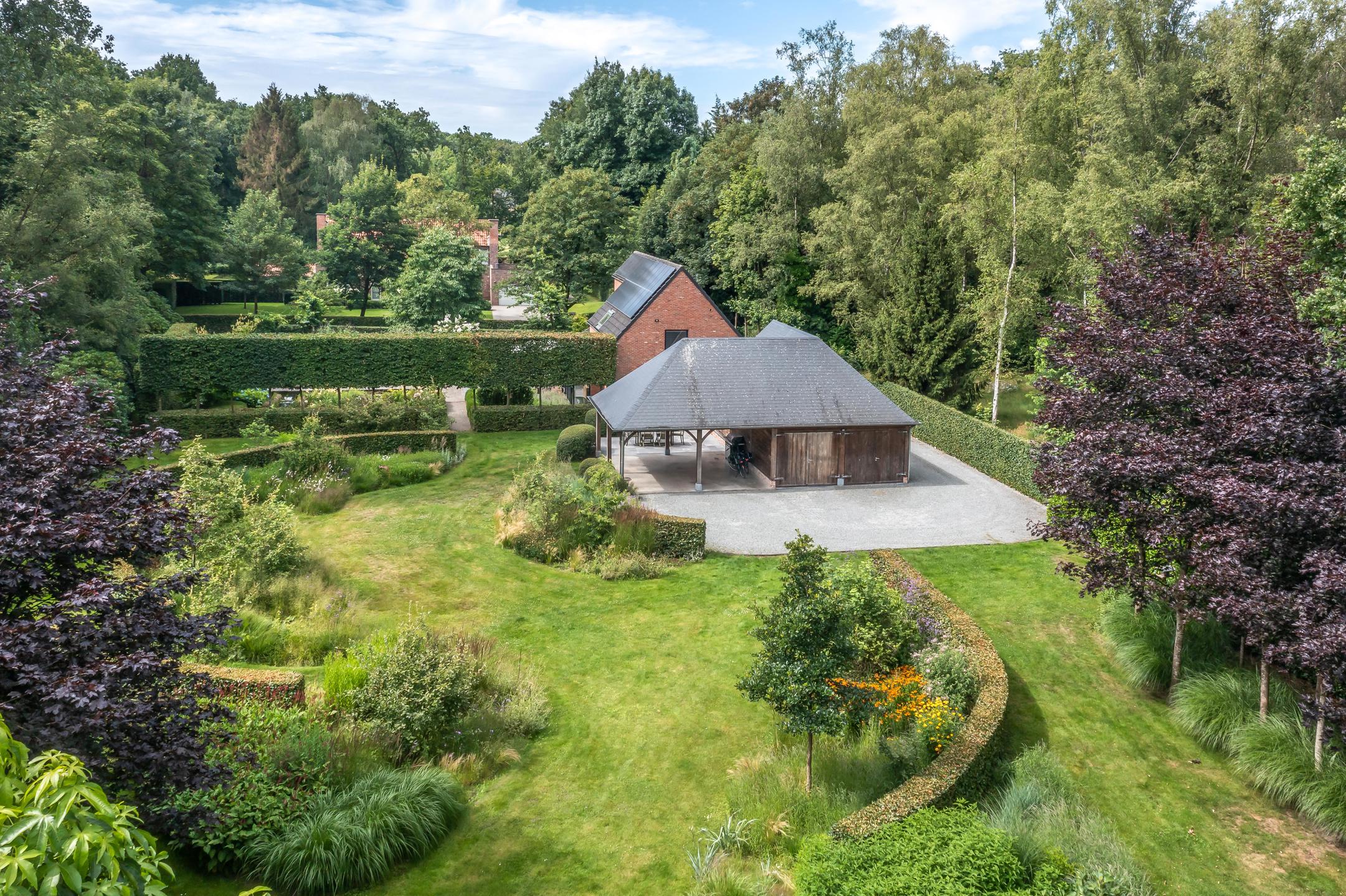 Prachtig perceel van 3348m2 met magnifieke tuin. foto 3