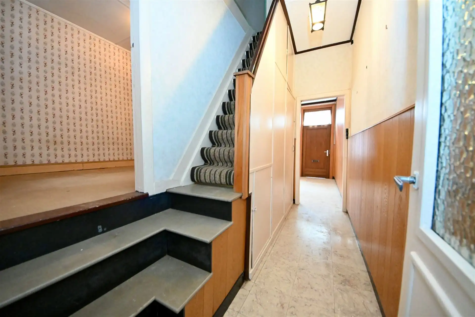 Te renoveren woning met 3 slaapkamers, tuin en garage.  foto 7