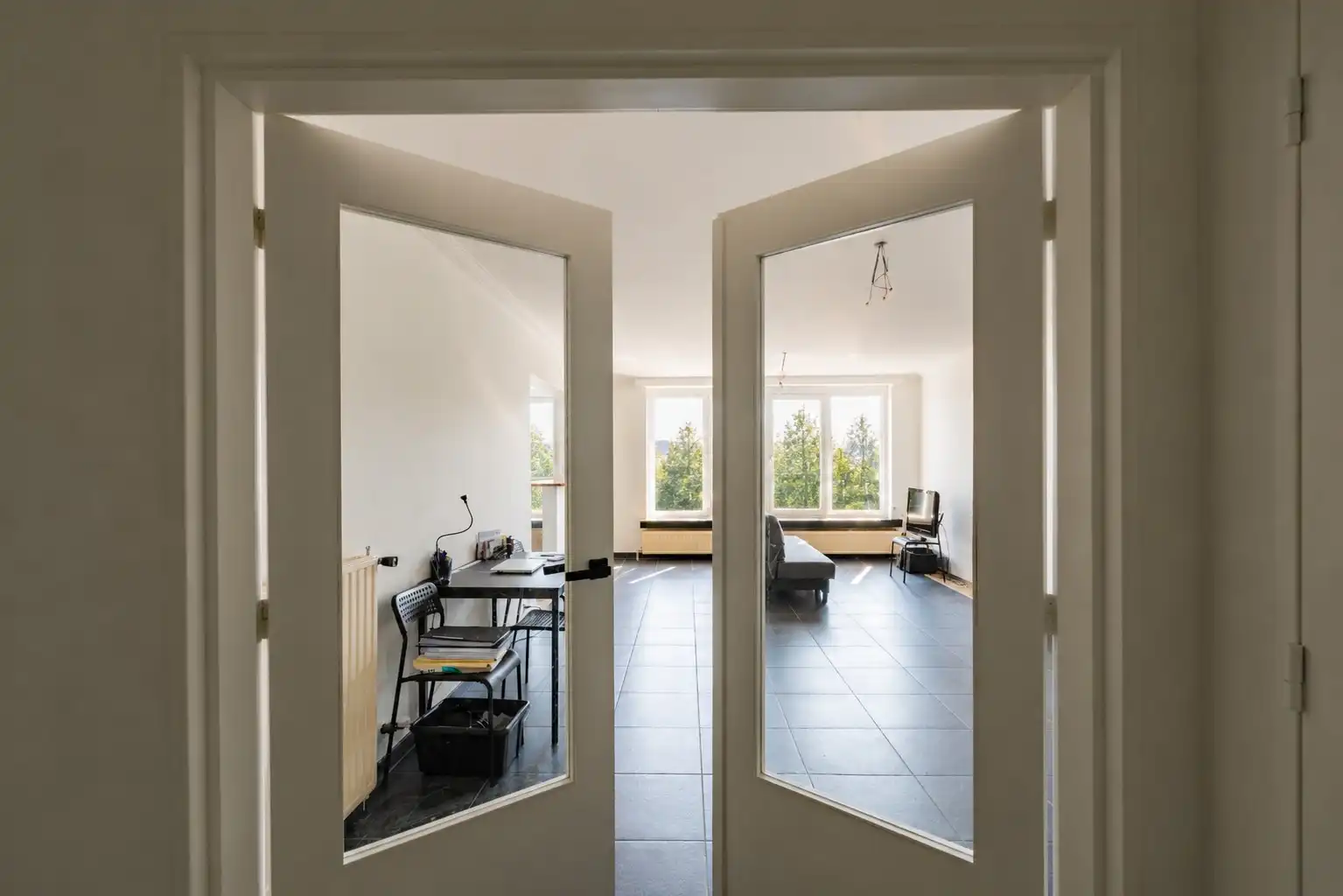Vernieuwd appartement met 2 slaapkamers foto 2