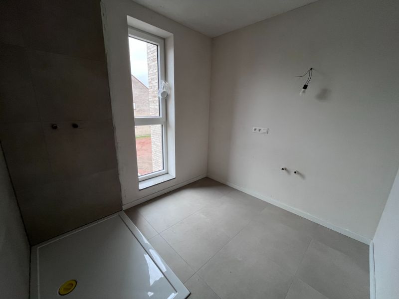 HOB met garage en zonrijke tuin nabij tal van verbindingswegen foto 15