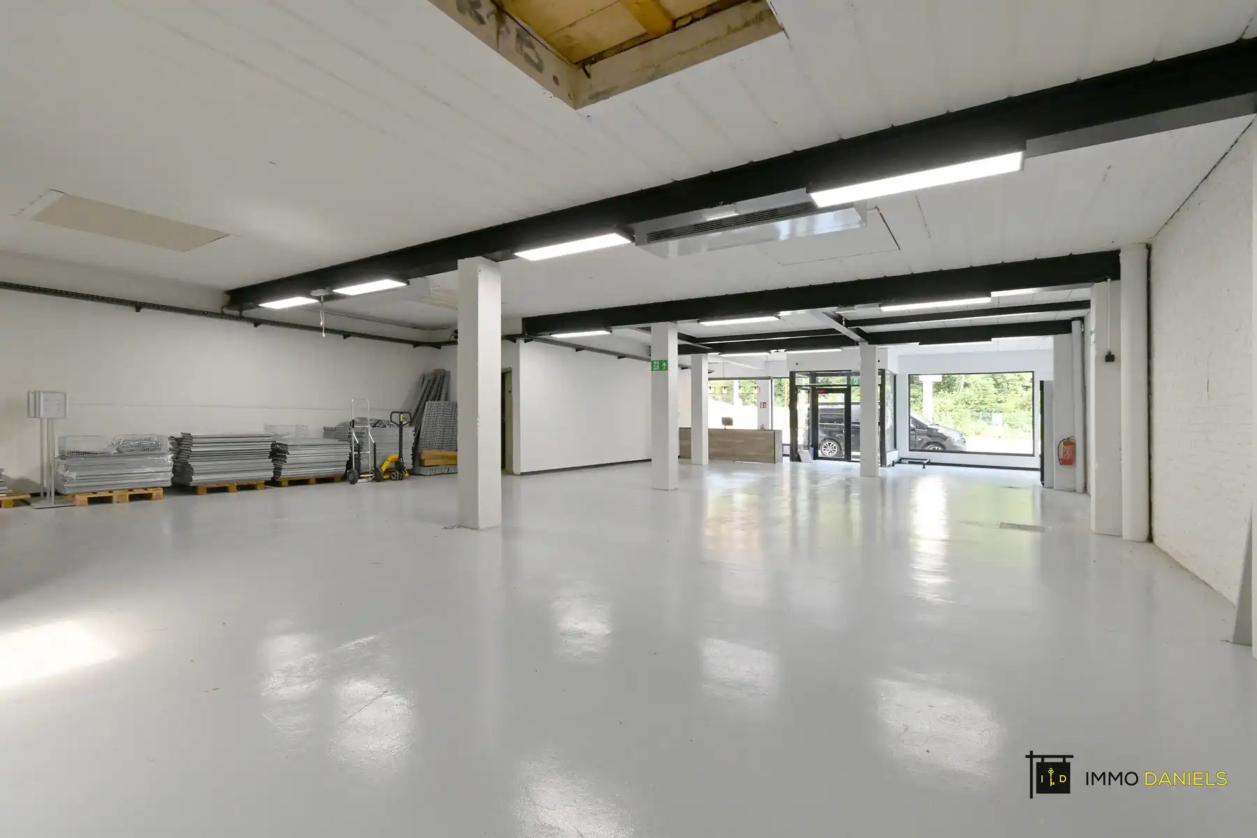 Gunstig gelegen handelspand met instapklare woonst (3slks.) foto 8