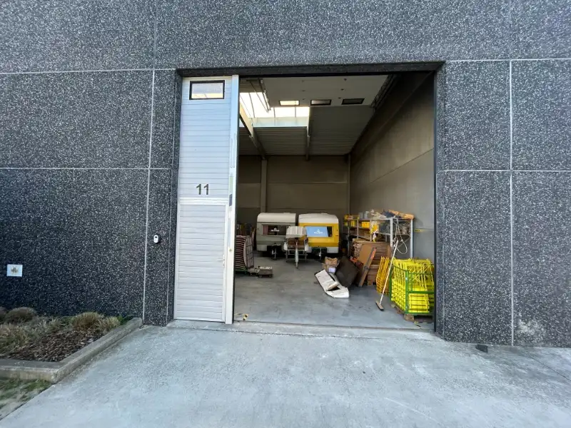 Recente KMO-unit (±187 m²) met 2 parkeerplaatsen – uitstekende ligging nabij E40 foto 8