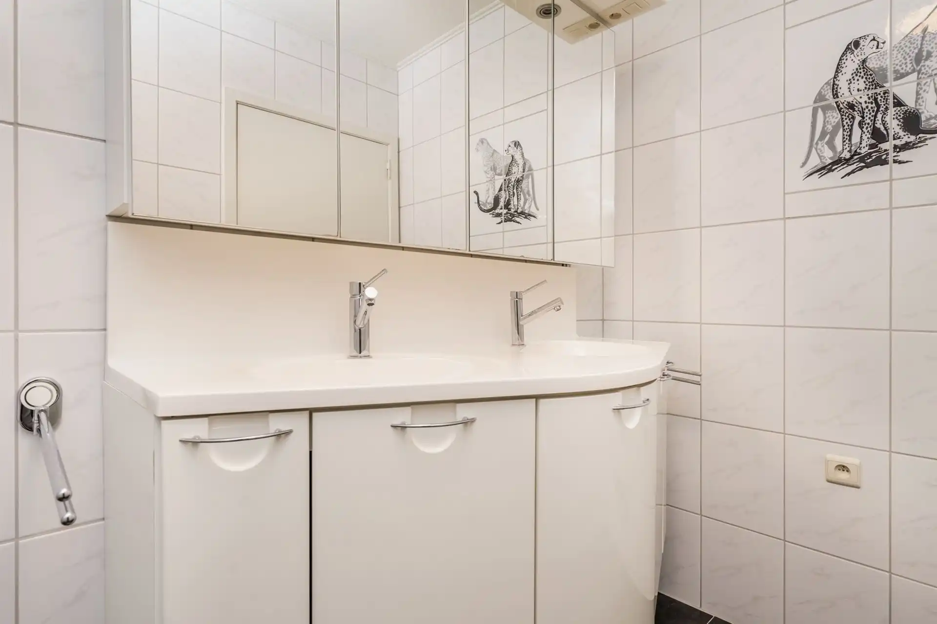 Ruime halfopen bebouwing  met 5 slaapkamers, tuin en garage. foto 15
