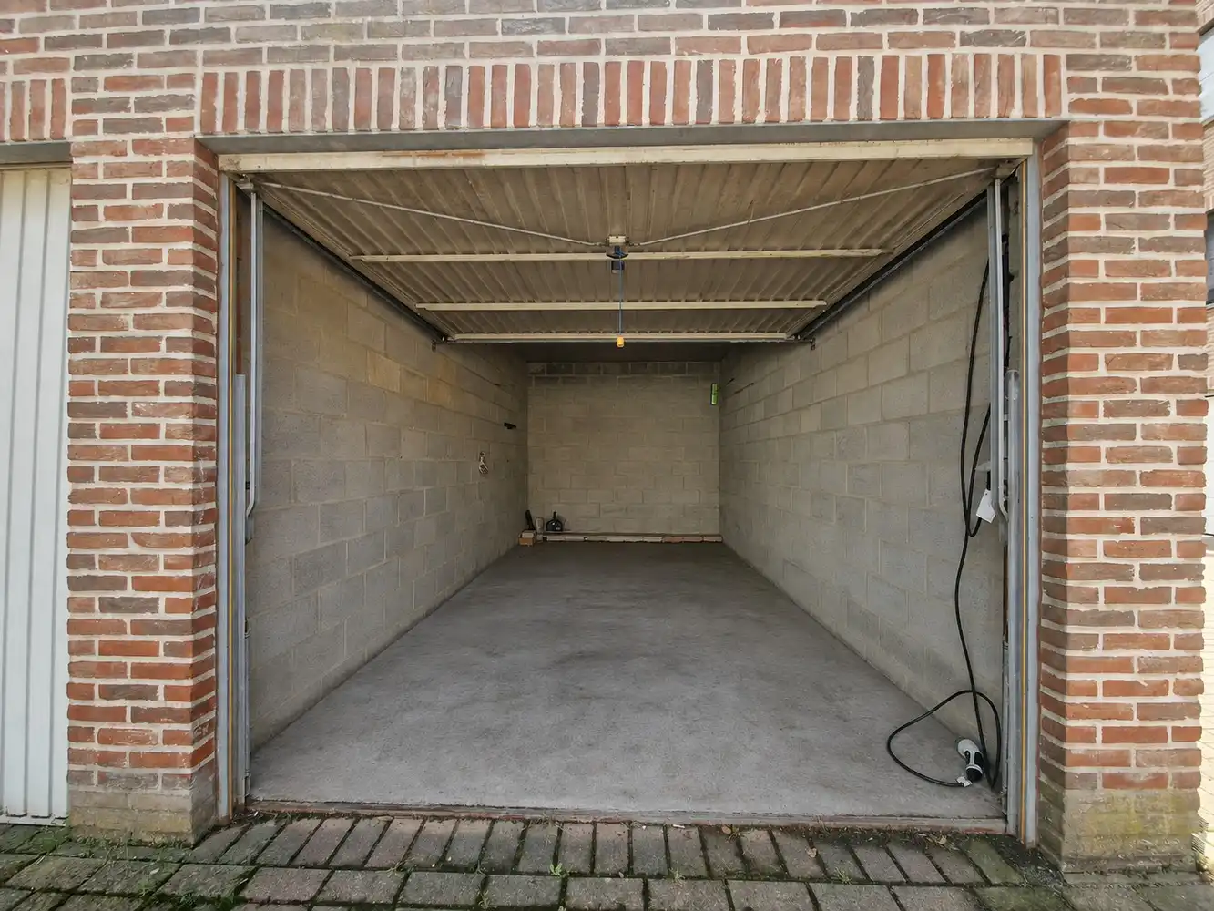 Te huur: gesloten garagebox in Lanaken foto 5