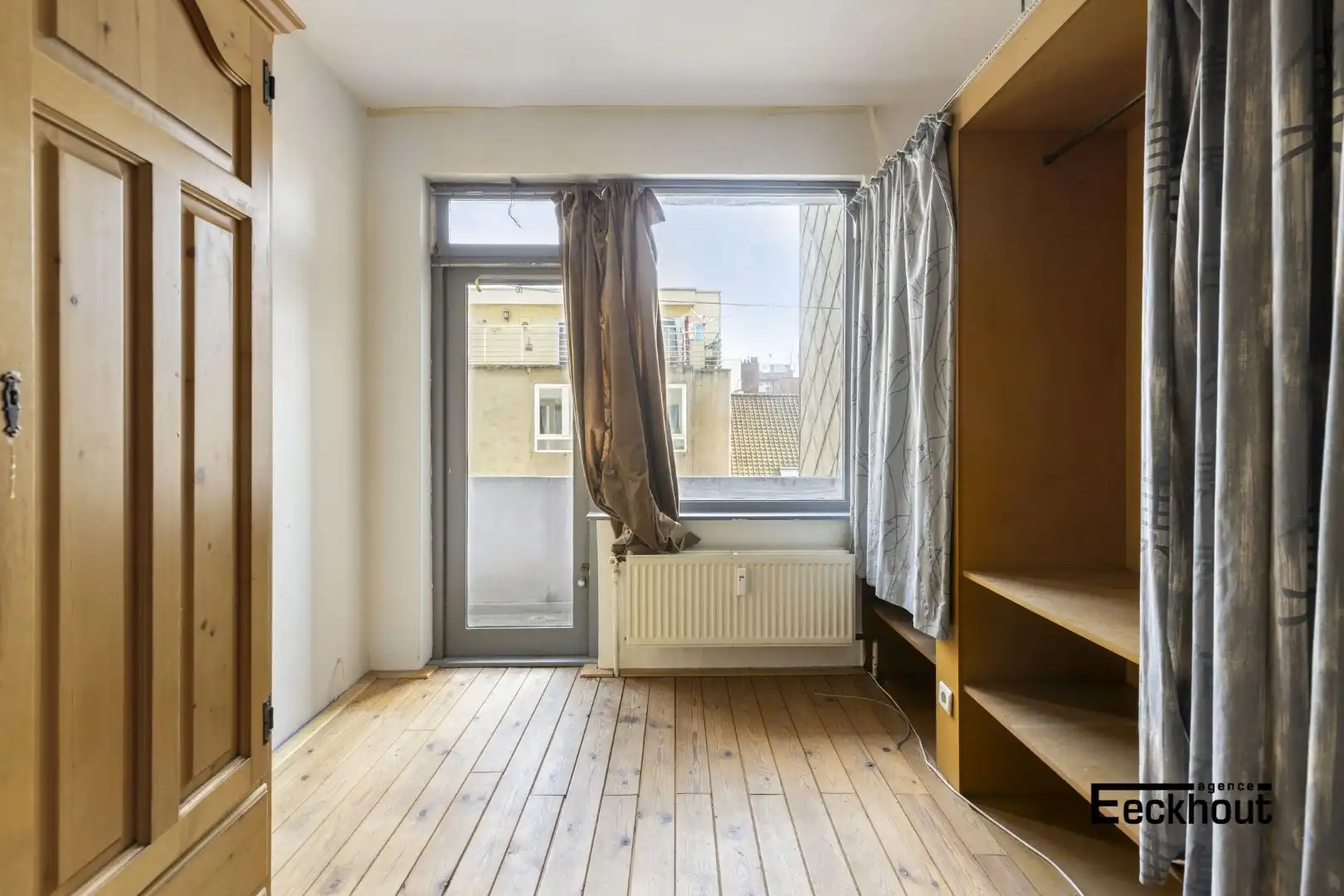 Op te frissen 2 slaapkamer appartement in hartje Oostende! foto 13