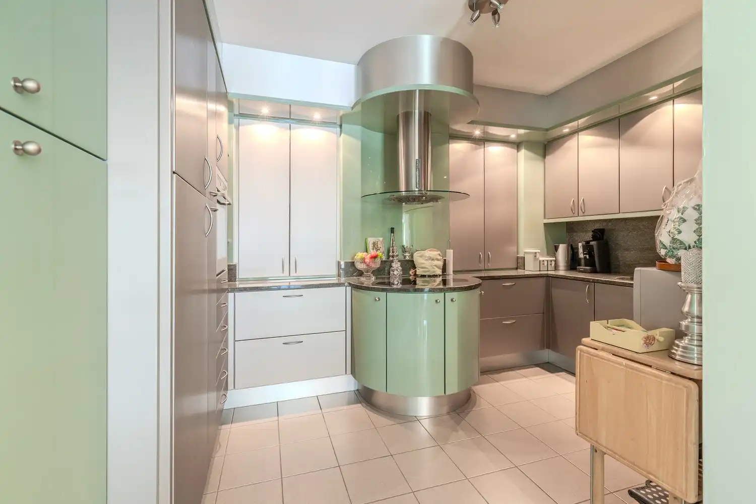 Gelijkvloers appartement met twee slaapkamers en garage in hartje Lanaken foto 12