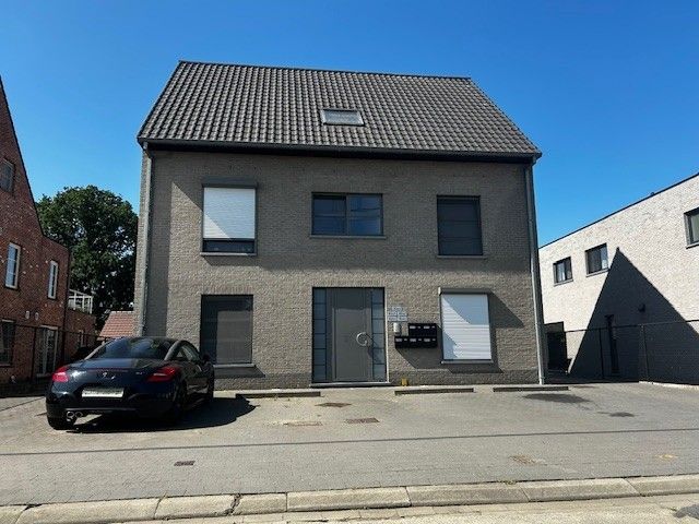 Gelijkvloers appartement met twee slaapkamers en staanplaats foto {{pictureIndex}}