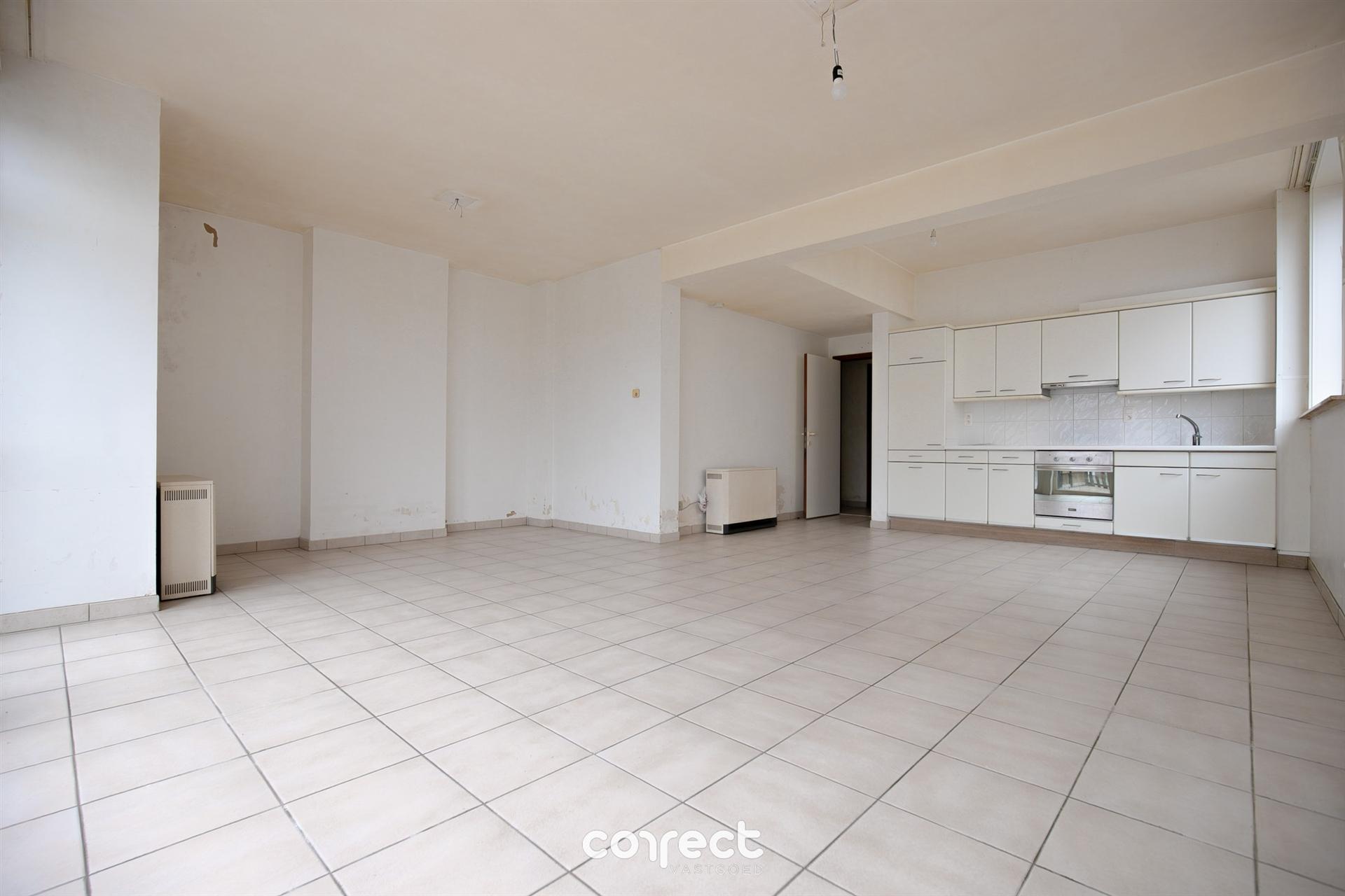 p te frissen gelijkvloers appartement met 2 slaapkamers. foto 2