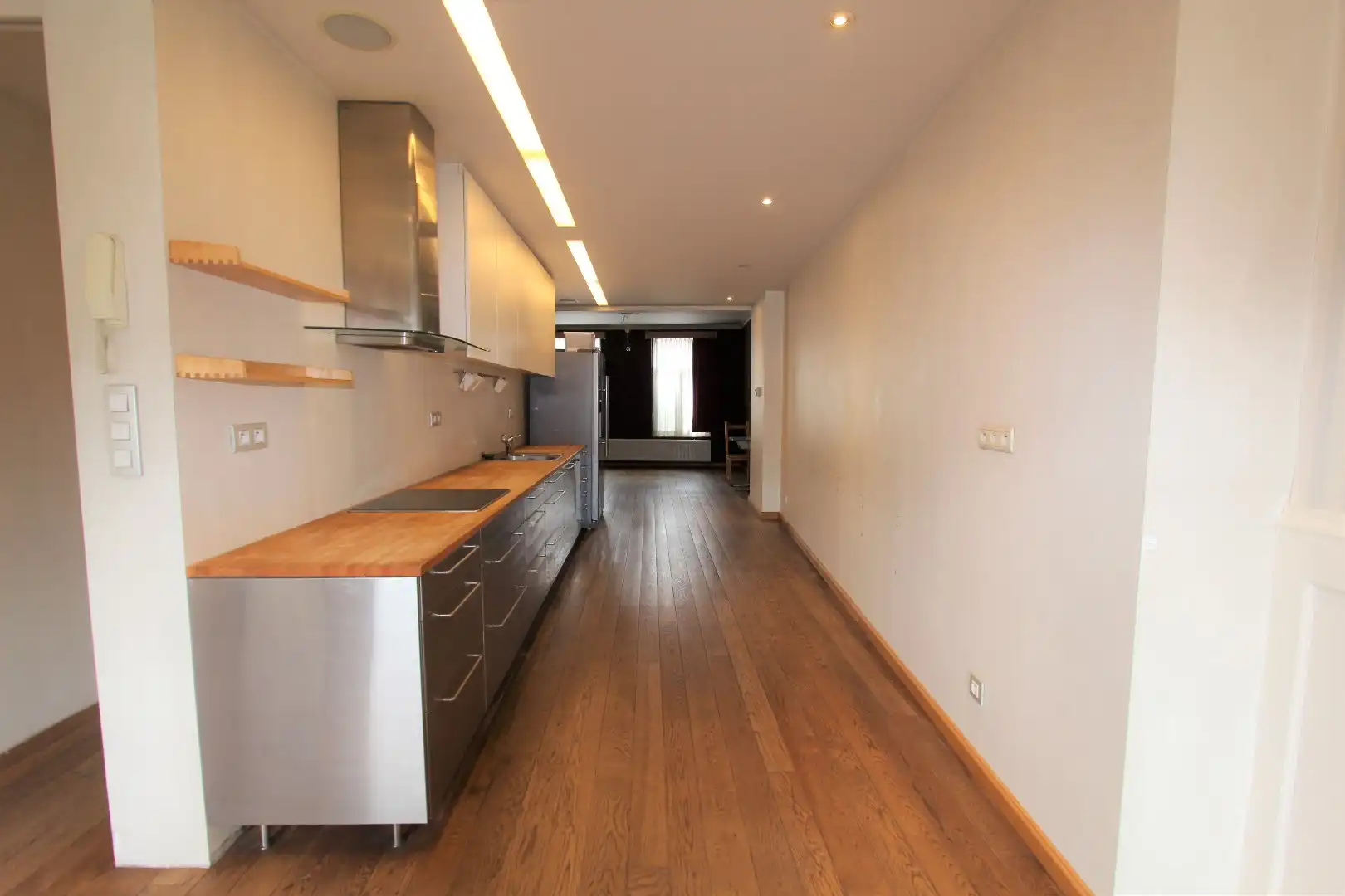 PRACHTIG GELEGEN MODERNE HANDELSWONING foto 15