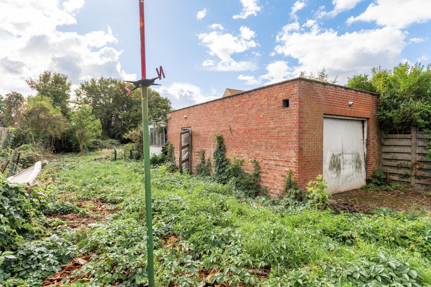 Te renoveren woning met 2 slpk., garage en grote tuin foto 16