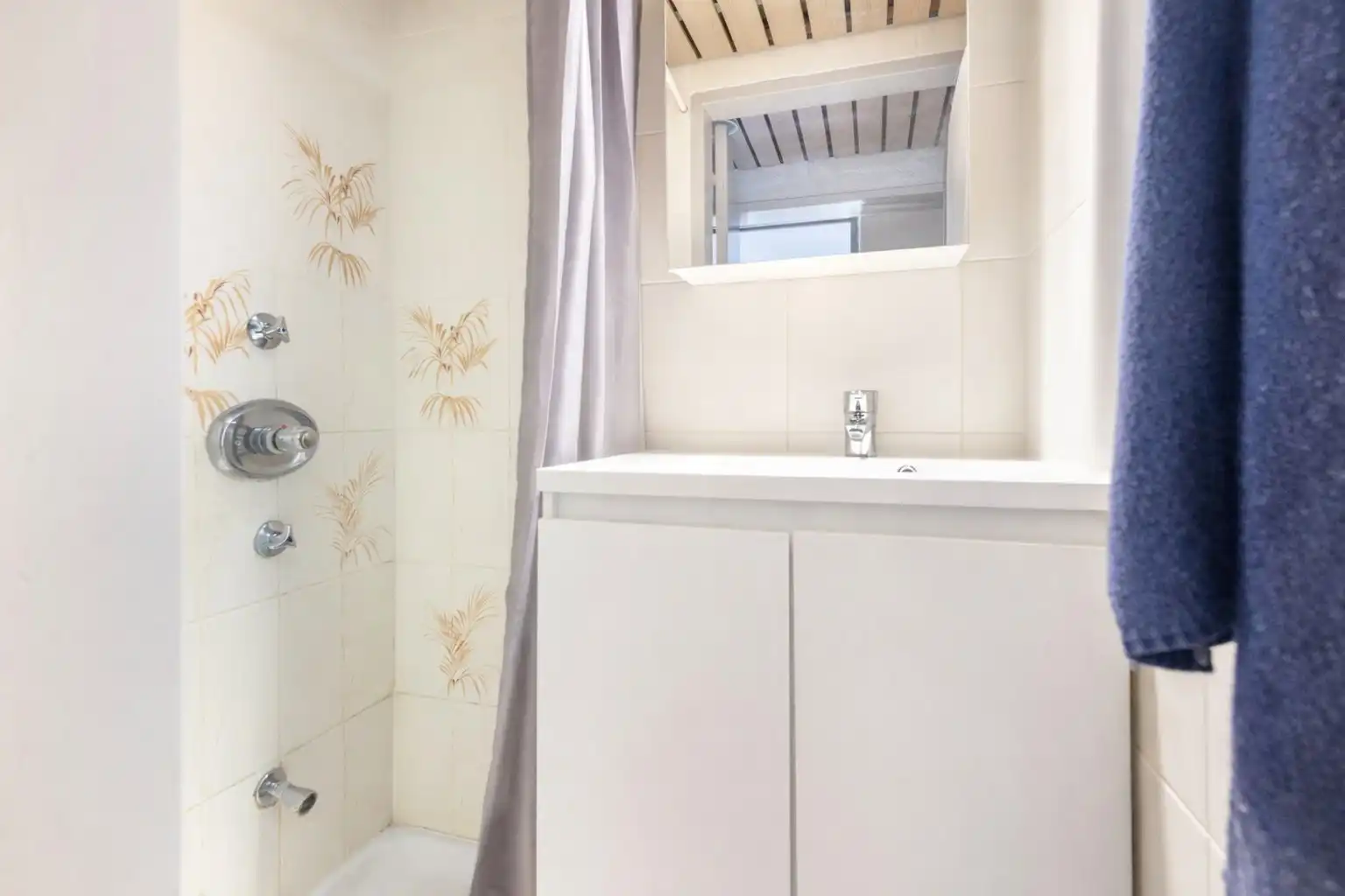 Zeer zonnige studio met open zicht, gelegen vlakbij de Zoutelaan en de Dumortierlaan. foto 8