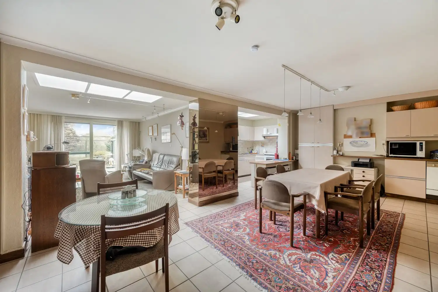 Gezinswoning met 4 slaapkamers en aangelegde tuin in doodlopende straat foto 9