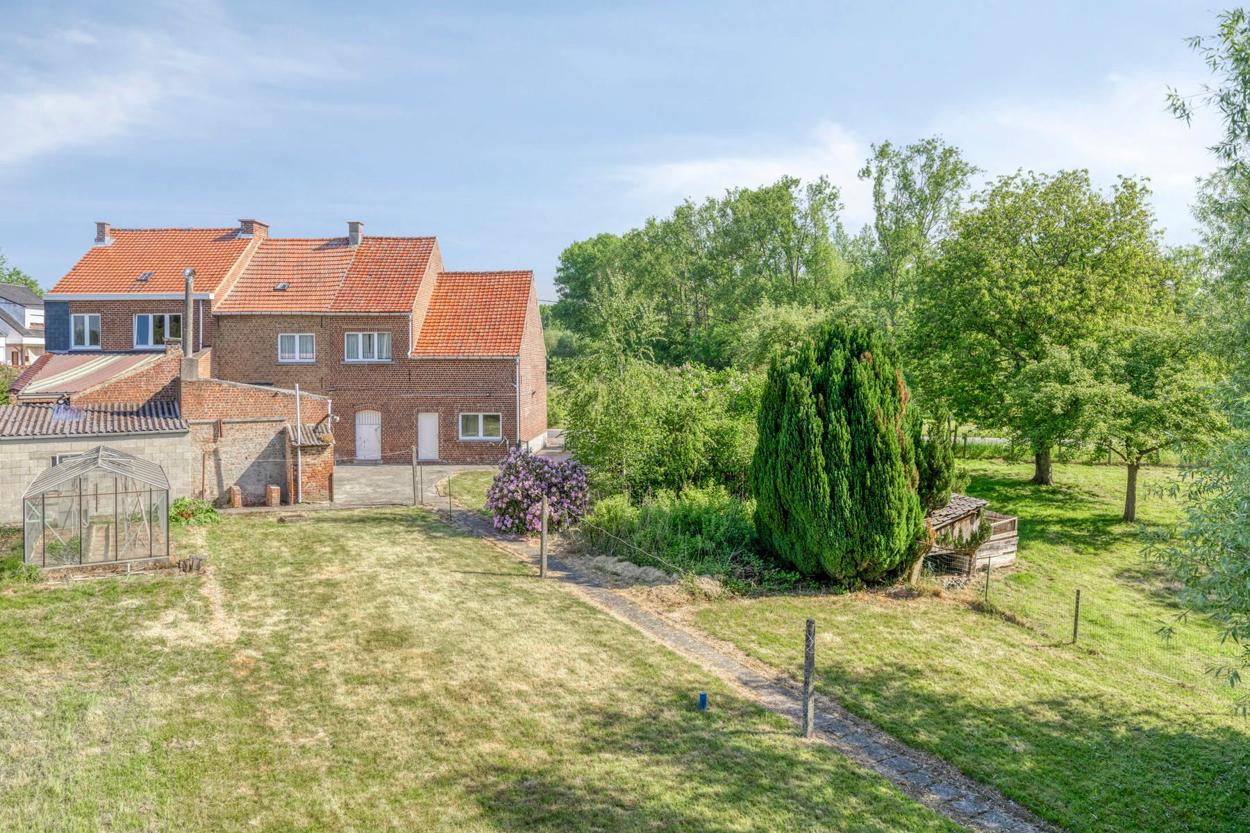 OPTIE Ruime woning met 5 slaapkamers en grote tuin foto 3