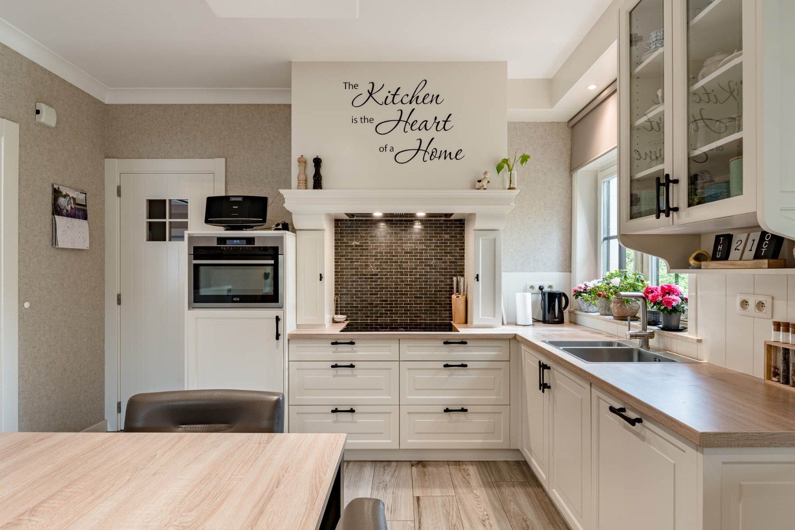 Ruim, goed afgewerkt gelijkvloers landhuis op een perceel van 13a20ca  nabij het centrum van Neeroeteren!  foto 18