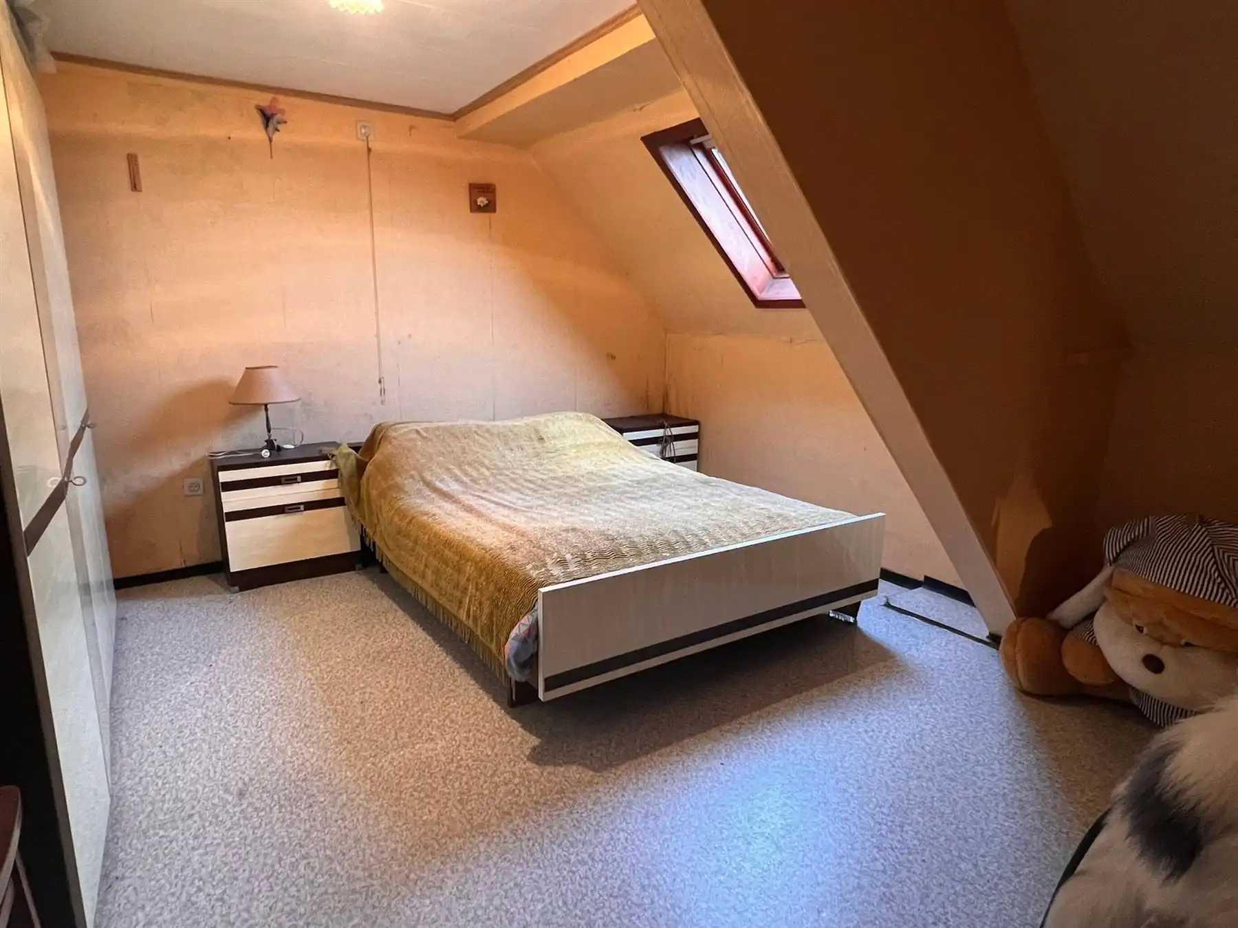 Dorpswoning onder de kerktoren foto 12