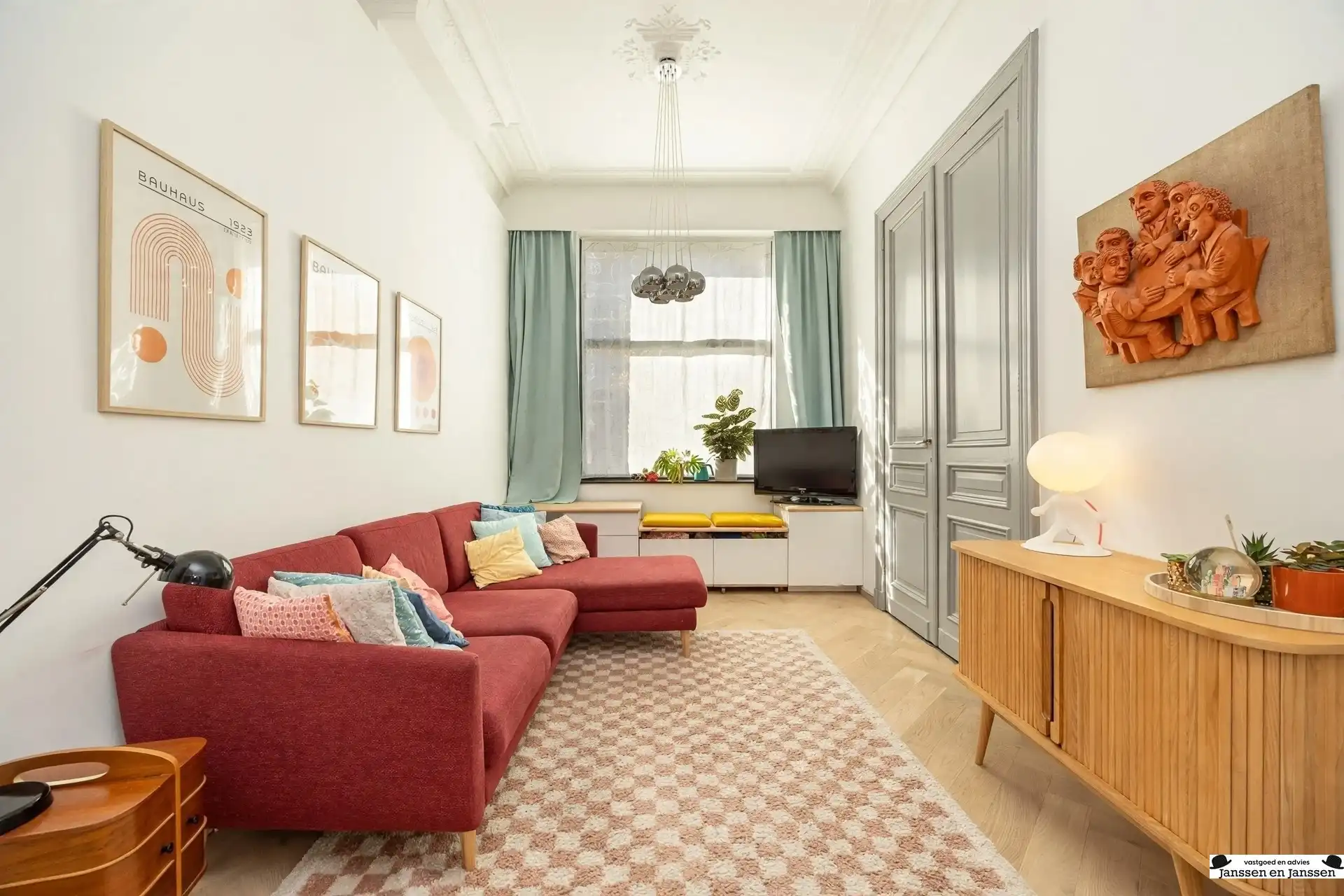 Prachtig gerenoveerd herenhuis met groene stadstuin foto {{pictureIndex}}