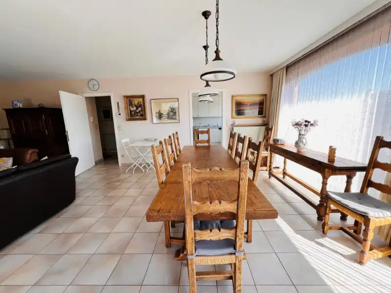 Ruim woonappartement met 3 slaapkamers en carport foto 8