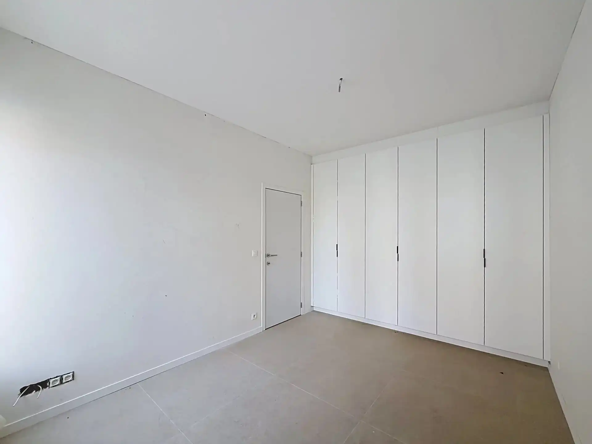 Luxueus en modern afgewerkt gelijkvloers appartement met tuin en 1 slaapkamer. foto 9