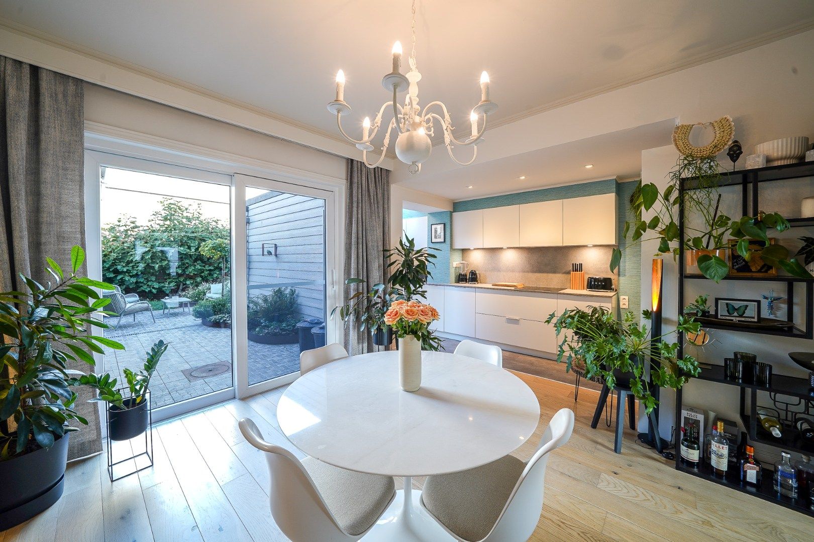 Instapklare gezinswoning met gezellige stadstuin in Oostende foto 5