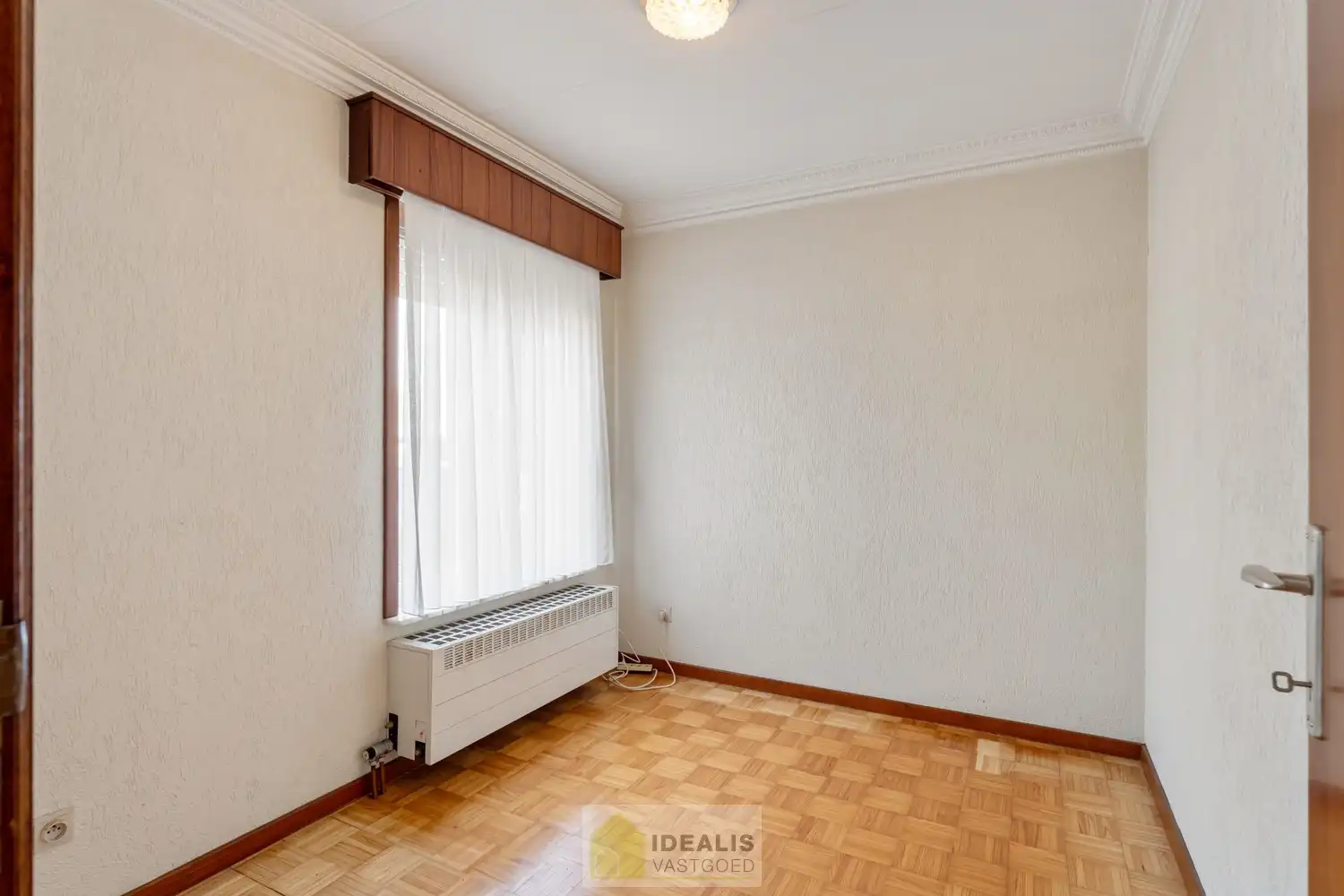 IDEALIS VASTGOED - OP TE KNAPPEN GEZINSWONING OP WANDELAFSTAND VAN CENTRUM! foto 6