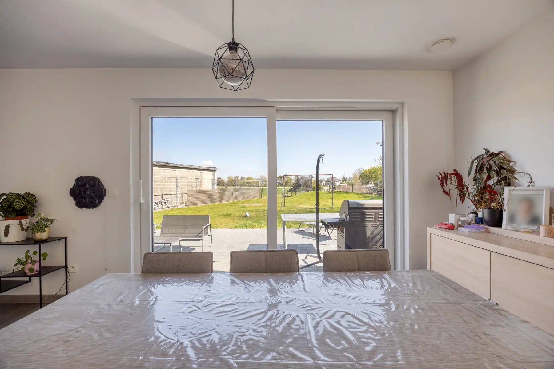 Leemans immobiliën biedt u deze uitzonderlijk ruime en energiezuinige woning aan in Merchtem! foto 9