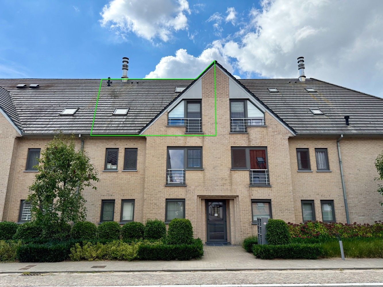 Trendy duplex appartement in centrum Zingem foto {{pictureIndex}}