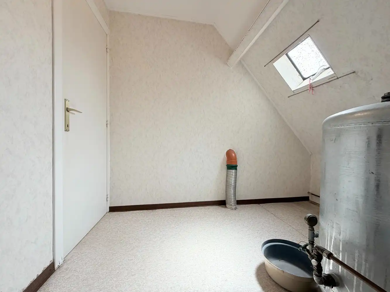 Op te frissen alleenstaande woning met riante tuin foto 24