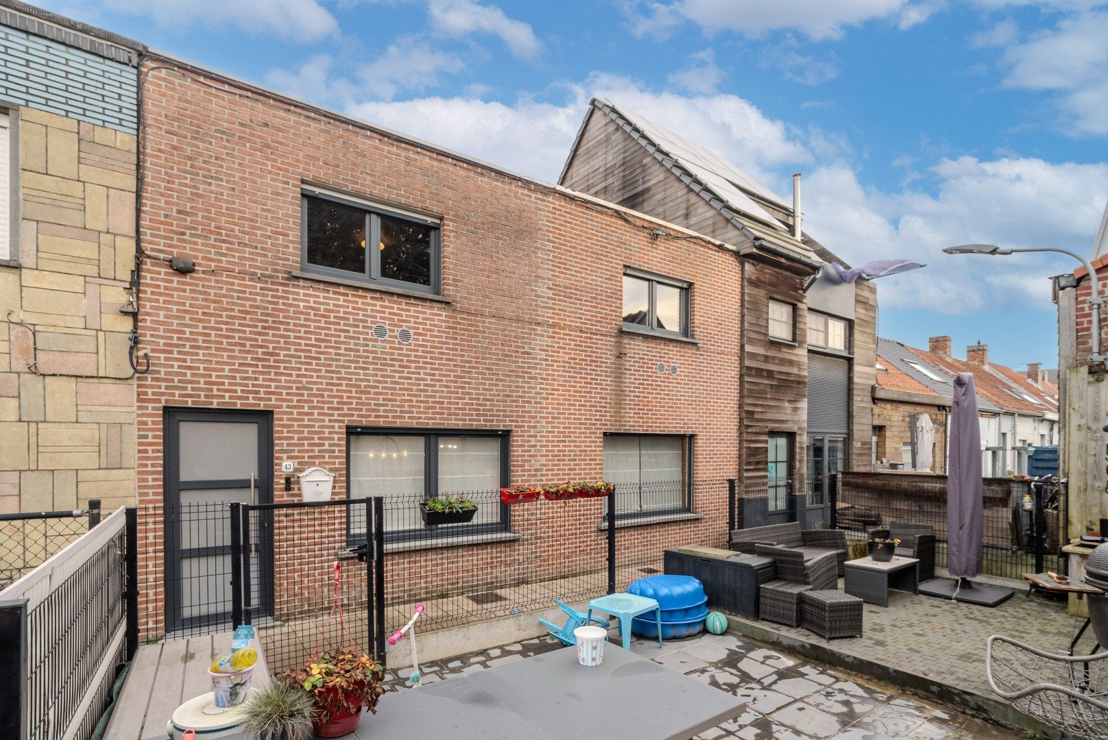 Betaalbare woning met 4 slaapkamers en buitenruimte!  foto 2