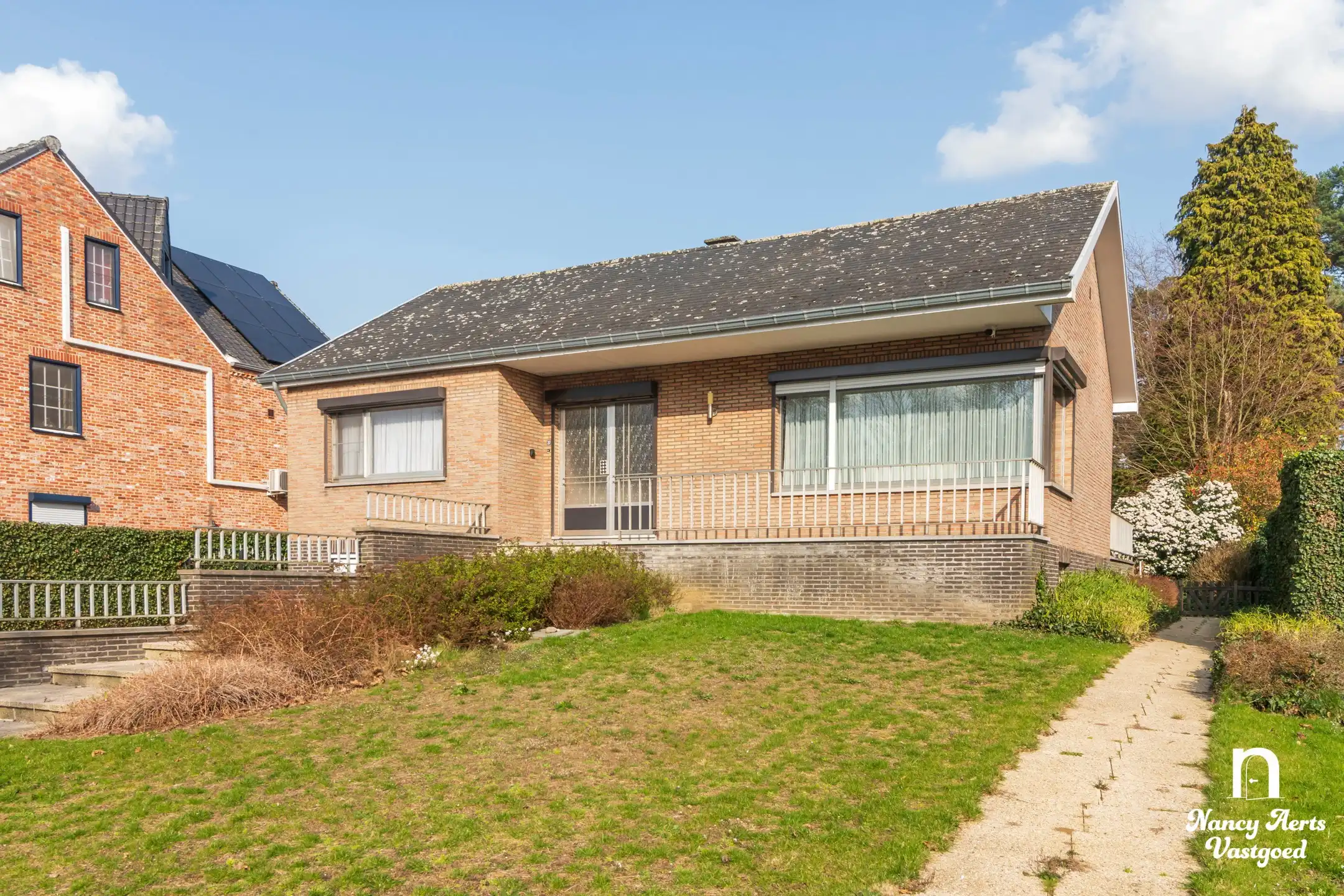 Goed onderhouden gezinswoning met grote tuin foto 2