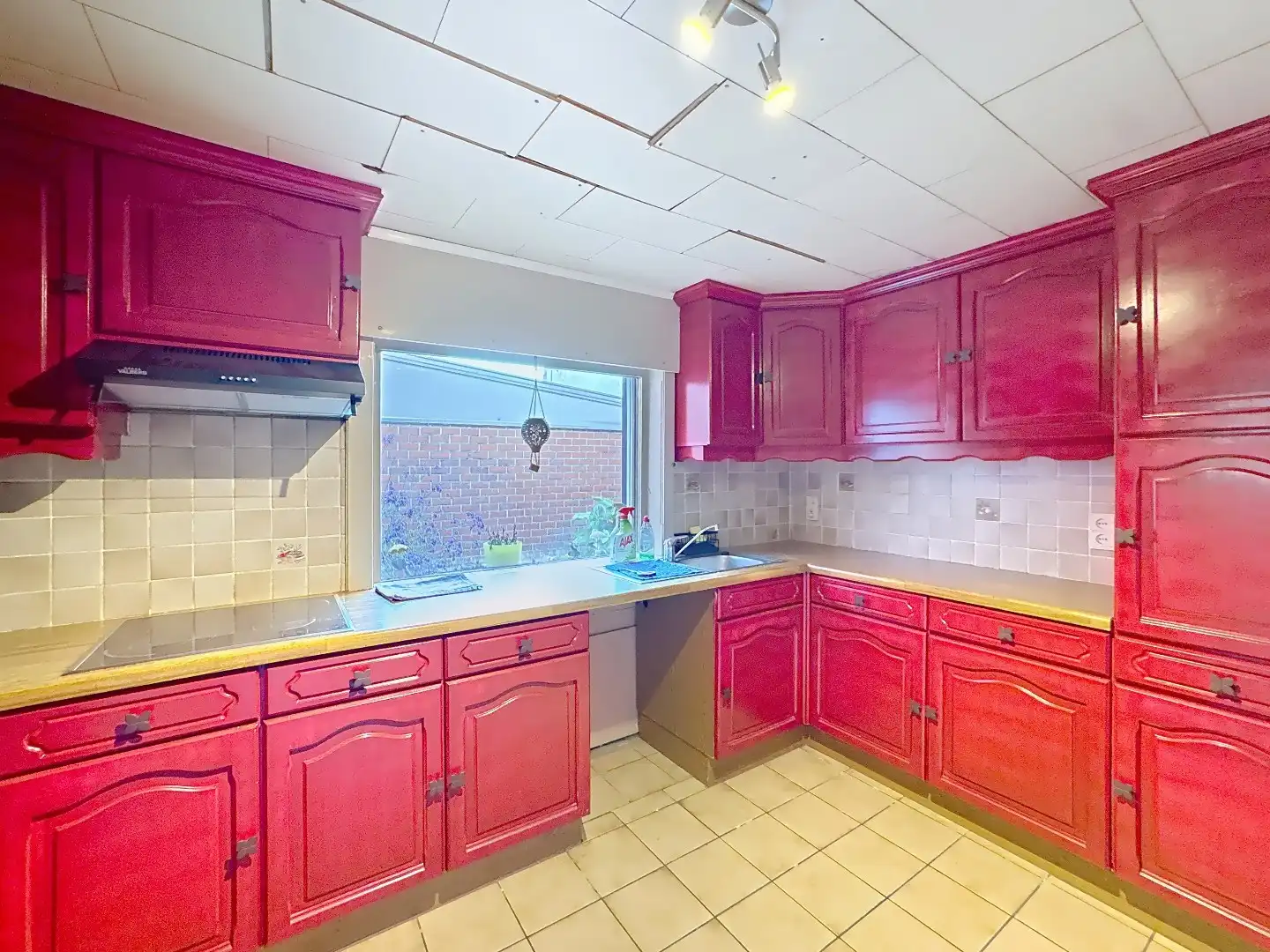 Te renoveren woning in Harelbeke met 6 slaapkamers en veel potentieel foto 5