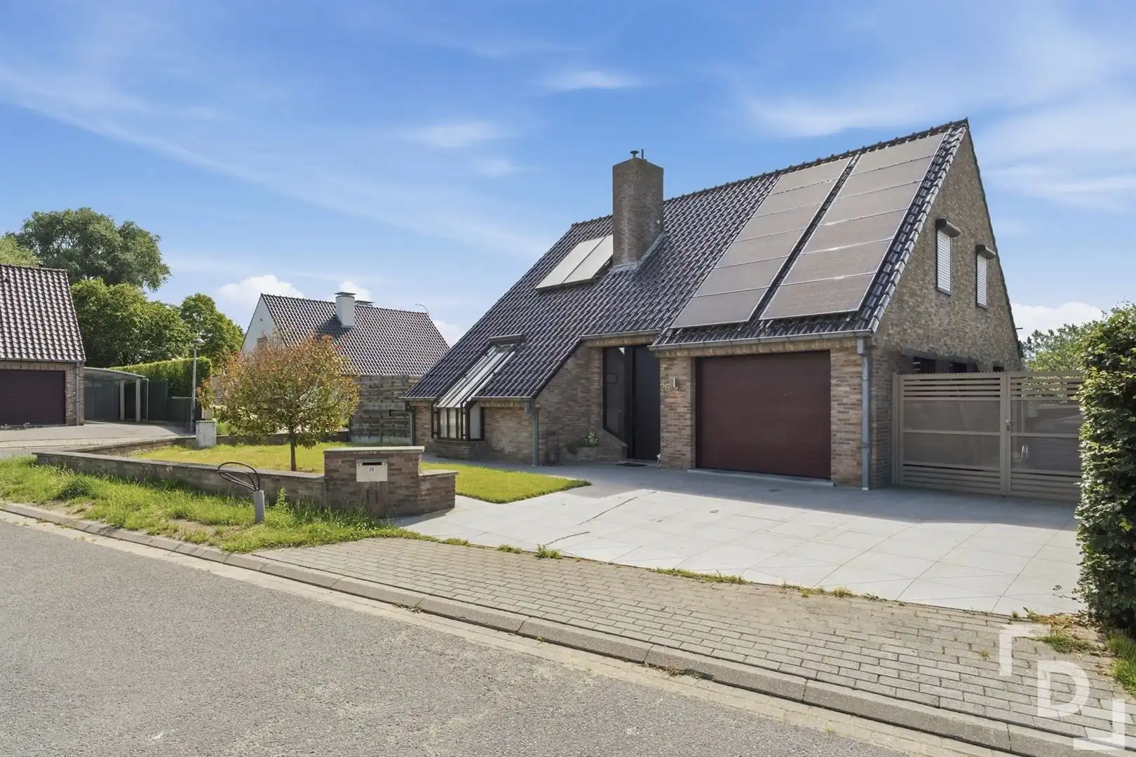 Ruime villa in residentiële woonwijk in Poperinge. foto 2