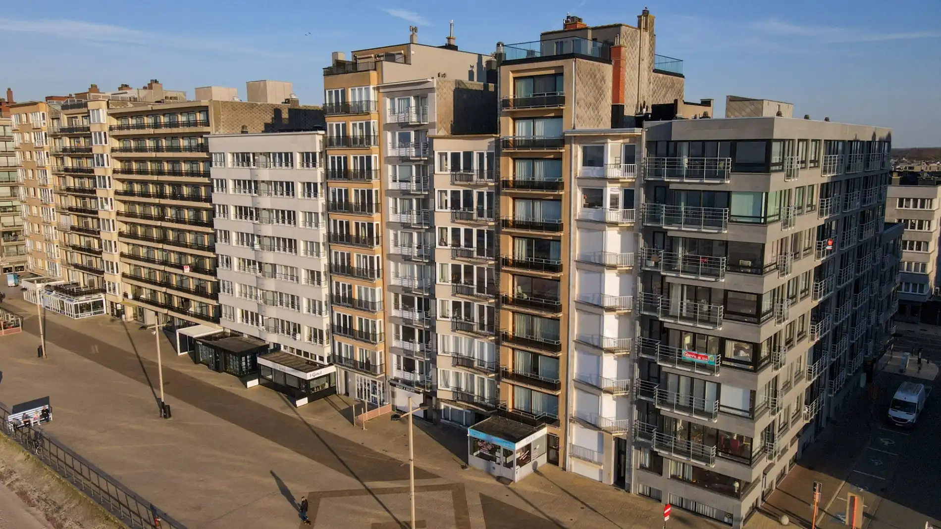 Prachtig gerenoveerd appartement op de zeedijk foto {{pictureIndex}}