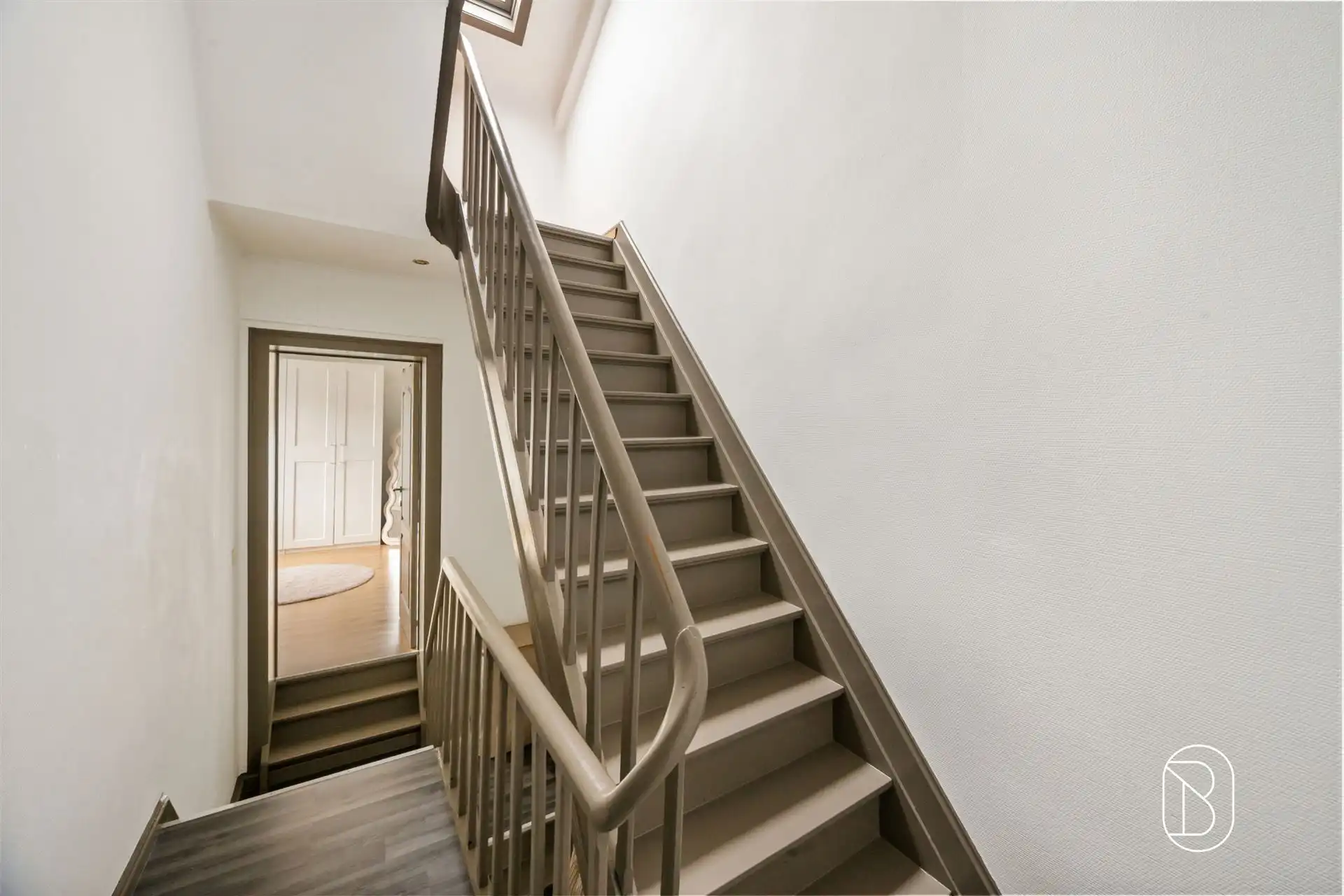 Ruime instapklare woning met 4 slpk, garage/atelier & tuin! foto 21