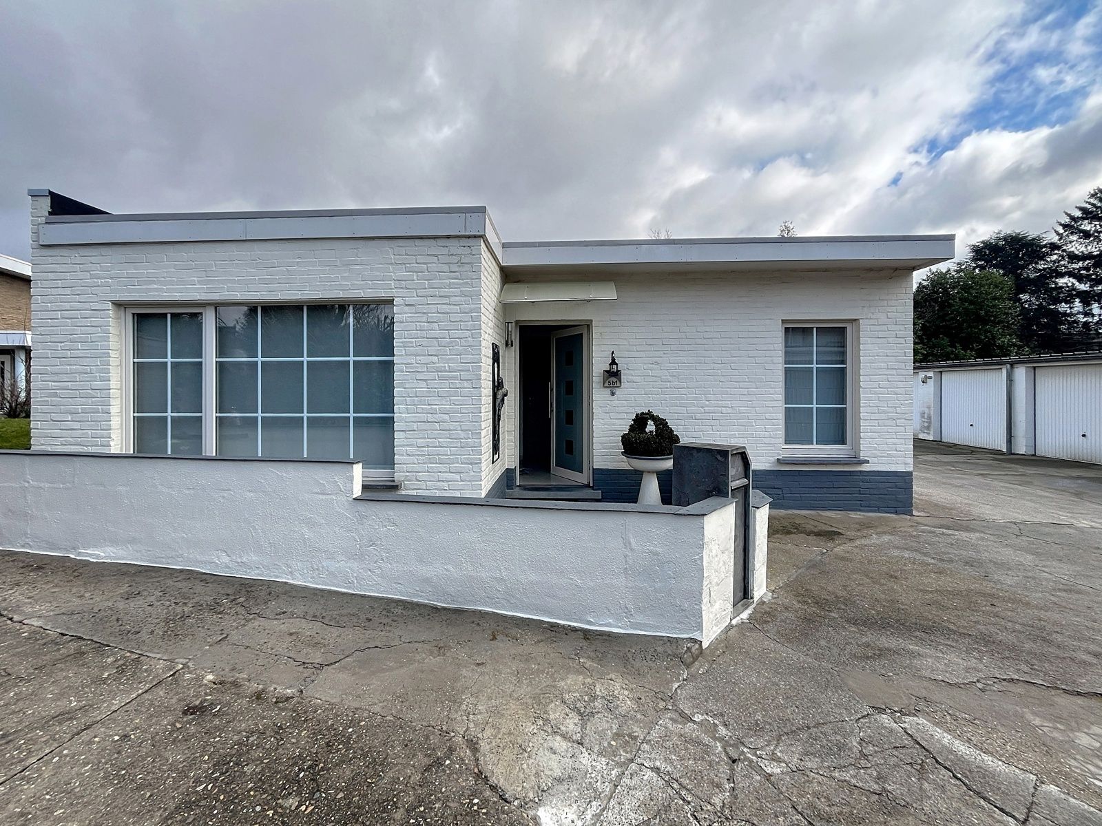 Gelijkvloerse bungalow met 1 slpk en terras nabij centrum foto 3