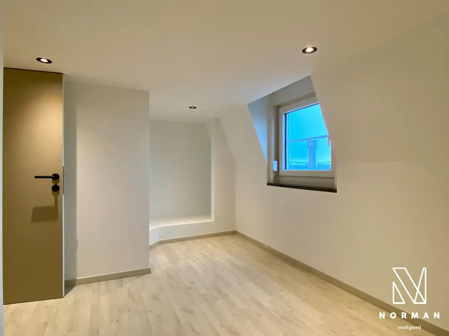 Ruime woning met drie slaapkamers te huur in Aalbeke foto 7