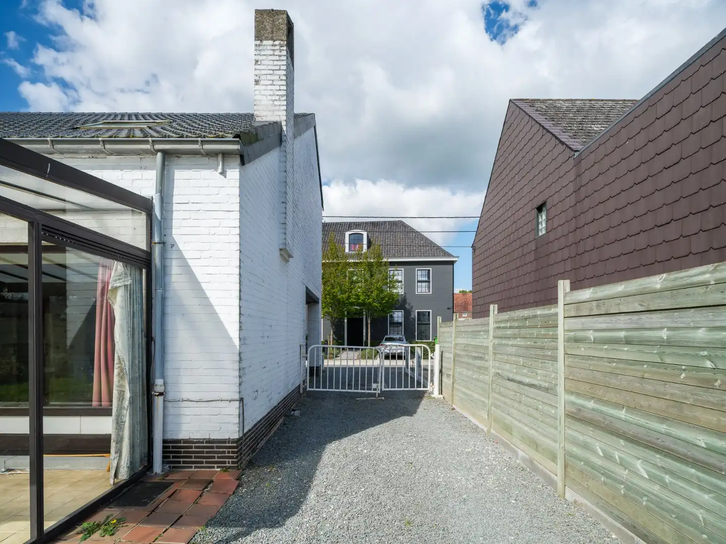 Rustig gelegen, halfopen woning met renovatiepotentieel foto 17