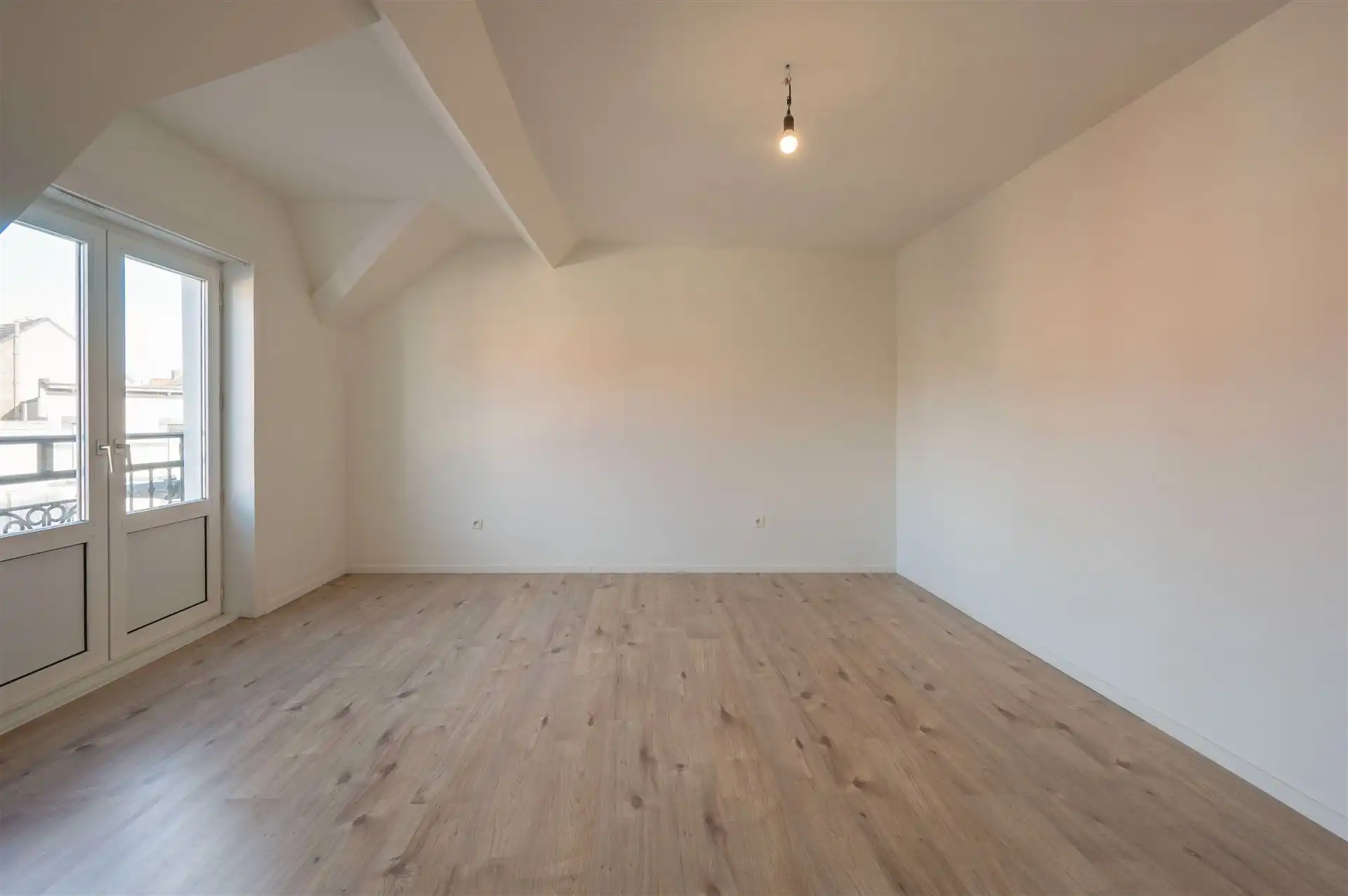 Ruime, volledig gerenoveerde herenwoning met 6 kamers foto 27