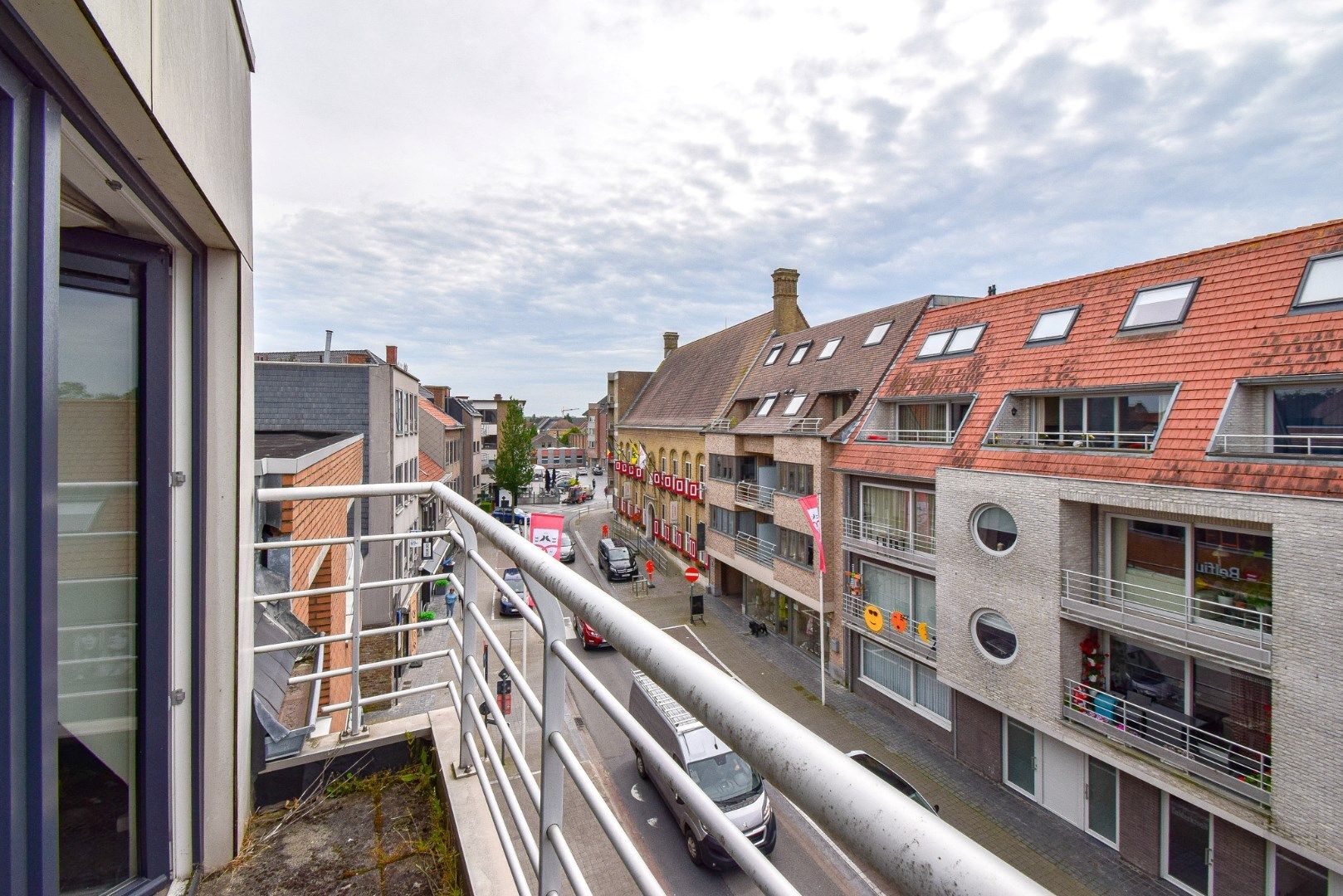 Recent duplexappartement met ruime slaapkamer in centrum van Gistel foto 5