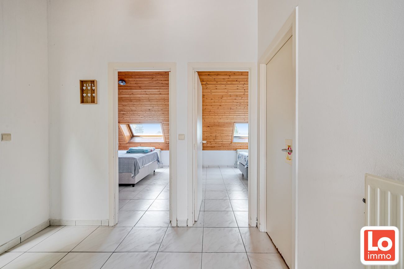 Mooi gelegen op te knappen appartement met 2 slpks, terras en autostaanplaats in centrum Lochristi foto 10