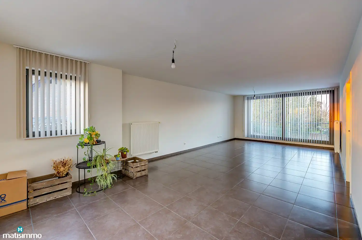 DUPLEXAPPARTEMENT MET 2 SLAAPKAMERS, 1 CARPORT, 1 AUTOSTAANPLAATS, TERRAS, AIRCO EN ZONNEPANELEN TE GROTE-SPOUWEN foto 3