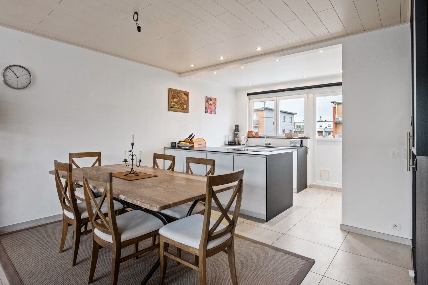 Recent gerenoveerde bel-etage&nbsp;met 3 slaapkamers te koop in Hoevenen! foto 3