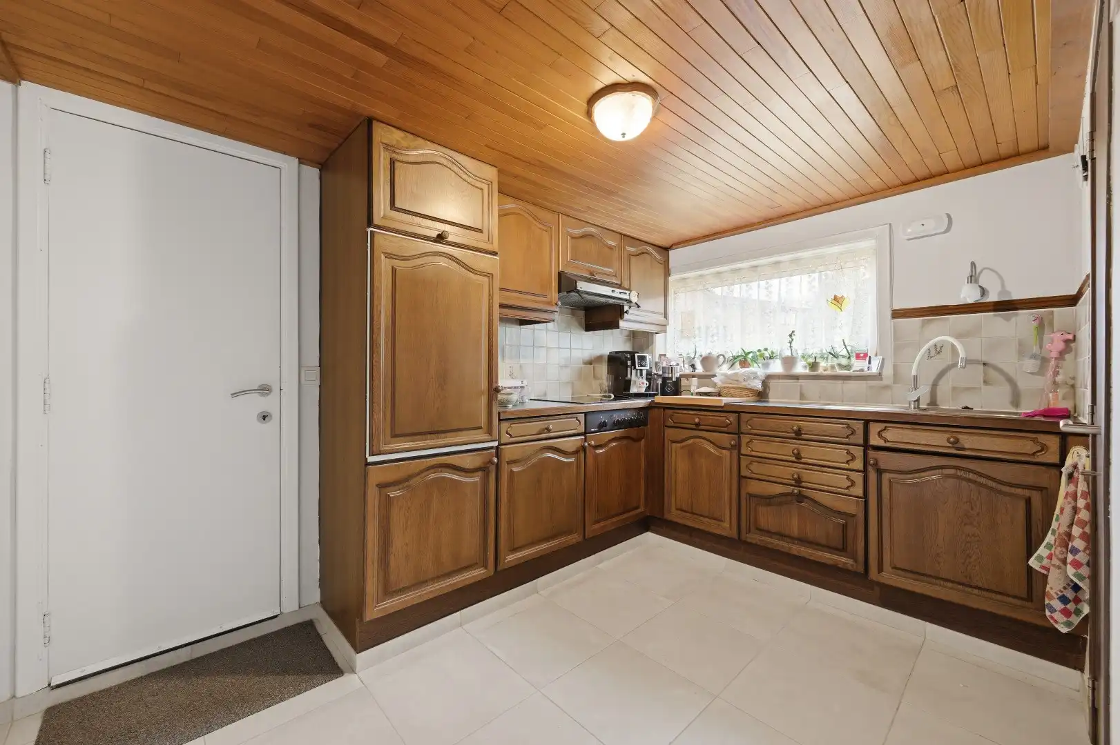 Zeer goed gelegen open bebouwing met 2 zeer ruime slaapkamers, garage en aangelegde tuin met terras foto 11