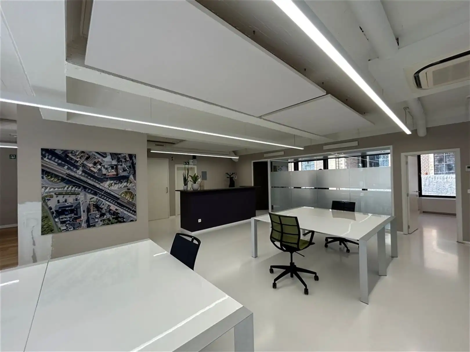 Kantoorgebouw foto 8